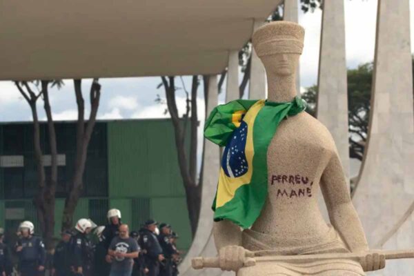 Moraes nega redução de pena a Débora do Batom por falta de promulgação do PL da Dosimetria