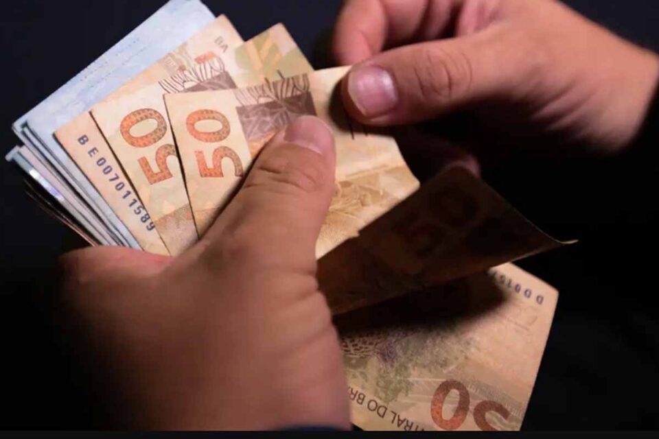 <div style="
                font-size: 18px;
                font-weight: bold;
                color: #0073aa;
                margin-bottom: 5px;
                text-transform: uppercase;
            ">IGUALDADE SALARIAL</div>STF inicia julgamento sobre validade da lei de igualdade salarial entre homens e mulheres
