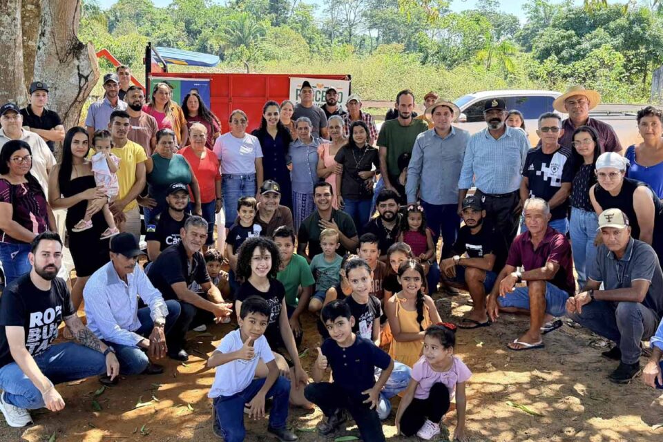 <div style="
                font-size: 18px;
                font-weight: bold;
                color: #0073aa;
                margin-bottom: 5px;
                text-transform: uppercase;
            ">AGRICULTURA FAMILIAR</div>Deputado Cássio Gois entrega carreta basculante para associação rural de Seringueiras