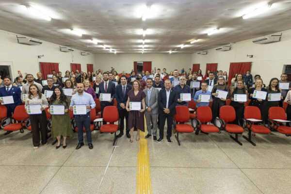 Assembleia Legislativa realiza sessão solene em Cacoal e homenageia servidores e professores