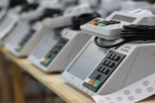 TSE cria comissão permanente para enfrentar uso irregular de inteligência artificial nas eleições