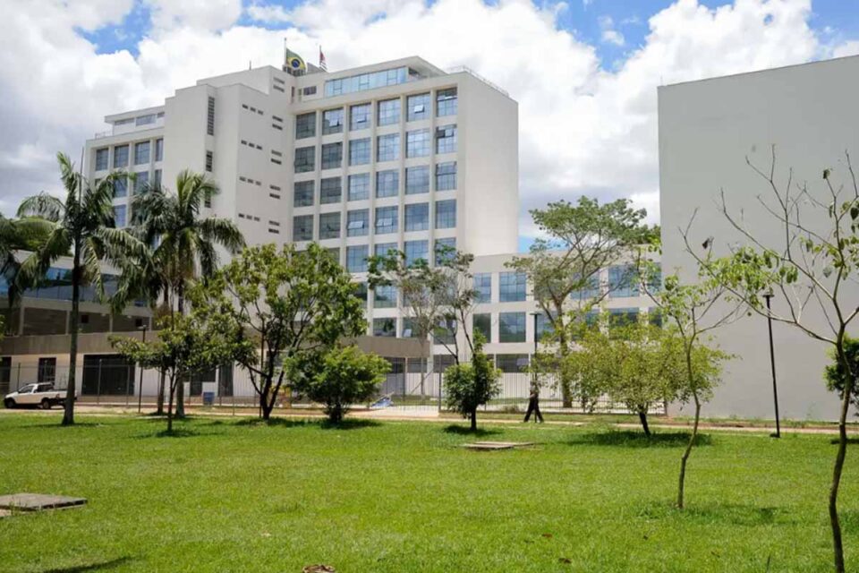 <div style="
                font-size: 18px;
                font-weight: bold;
                color: #0073aa;
                margin-bottom: 5px;
                text-transform: uppercase;
            ">MOVIMENTO ESTUDANTIL</div>PM desocupa reitoria da USP após ocupação estudantil; DCE relata feridos durante ação