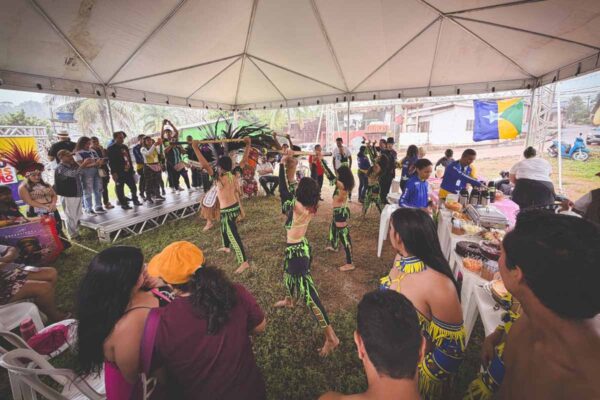 Turismo cultural em Porto Velho reúne guias e moradores na Vila Candelária durante celebração nacional