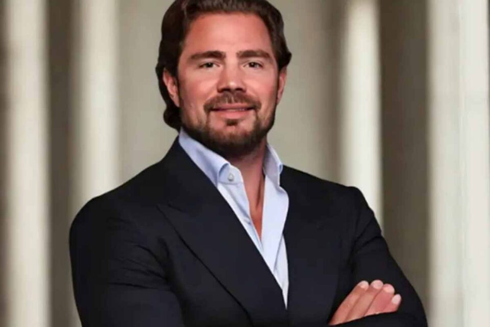 <div style="
                font-size: 18px;
                font-weight: bold;
                color: #0073aa;
                margin-bottom: 5px;
                text-transform: uppercase;
            ">OPERAÇÃO COMPLIANCE ZERO</div>Daniel Vorcaro é transferido para cela comum da PF em Brasília por decisão do STF