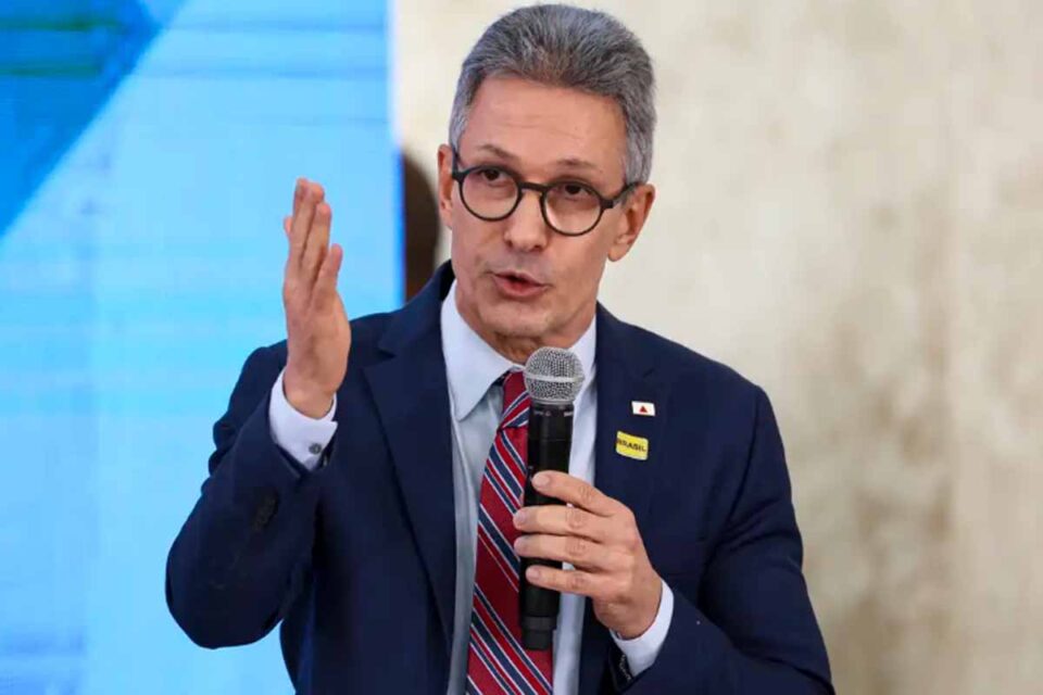 <div style="
                font-size: 18px;
                font-weight: bold;
                color: #0073aa;
                margin-bottom: 5px;
                text-transform: uppercase;
            ">POLÍTICA NACIONAL</div>PGR denuncia Romeu Zema ao STJ por calúnia contra ministro Gilmar Mendes