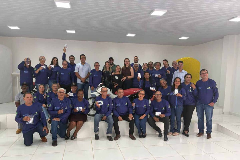 <div style="
                font-size: 18px;
                font-weight: bold;
                color: #0073aa;
                margin-bottom: 5px;
                text-transform: uppercase;
            ">INVESTIMENTO PÚBLICO</div>Cláudia de Jesus entrega 39 motocicletas para agentes de saúde em Presidente Médici com investimento de R$ 557 mil
