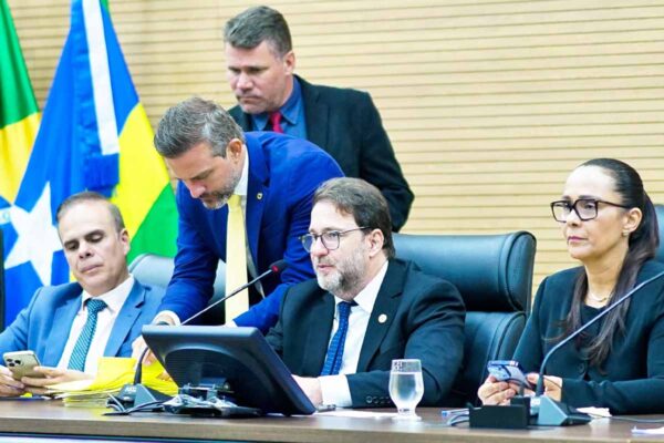 Deputado Alex Redano tem projeto aprovado na Assembleia para criar Carteira da Mãe Atípica em Rondônia