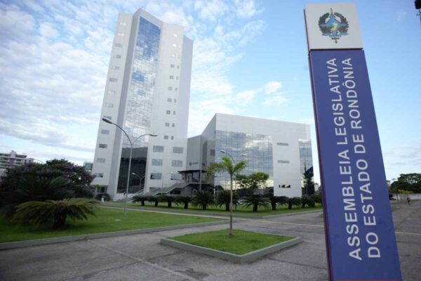 Alero autoriza R$ 1,25 milhão para contratação de banca de concurso da Seduc