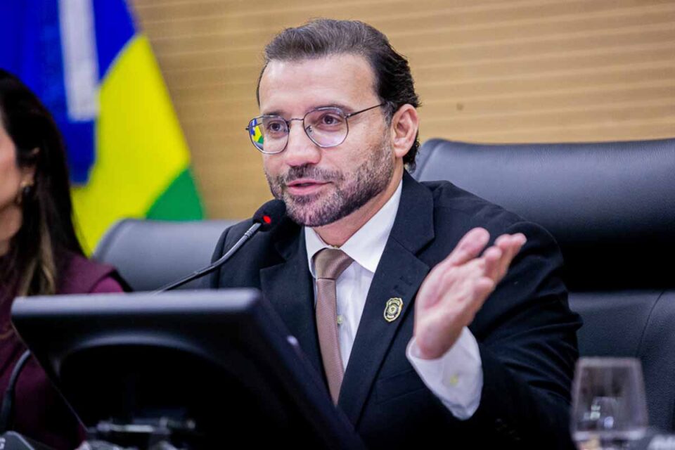 <div style="
                font-size: 18px;
                font-weight: bold;
                color: #0073aa;
                margin-bottom: 5px;
                text-transform: uppercase;
            ">PROJETO DE LEI</div>Ribeiro do Sinpol apresenta projeto para criar código estadual de proteção a crianças e adolescentes em Rondônia