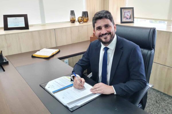 Jean Mendonça anuncia R$ 3,8 milhões para ampliar estrutura de escola municipal em Pimenta Bueno