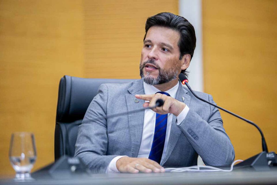 <div style="
                font-size: 18px;
                font-weight: bold;
                color: #0073aa;
                margin-bottom: 5px;
                text-transform: uppercase;
            ">MONITORAMENTO ESCOLAR</div>Delegado Camargo cobra implantação do Programa Escola Segura e Cidadã em escola estadual de Vilhena