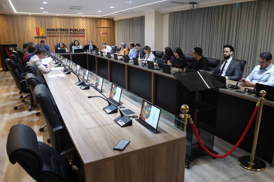 <div style="
                font-size: 18px;
                font-weight: bold;
                color: #0073aa;
                margin-bottom: 5px;
                text-transform: uppercase;
            ">REESTRUTURAÇÃO</div>MPRO e Governo de Rondônia discutem convocação de aprovados para reforçar efetivo da Polícia Civil