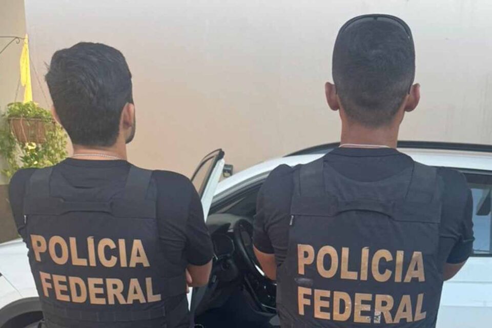 <div style="
                font-size: 18px;
                font-weight: bold;
                color: #0073aa;
                margin-bottom: 5px;
                text-transform: uppercase;
            ">INVESTIGAÇÃO</div>PF deflagra operação contra fraudes em financiamentos de veículos em Rondônia