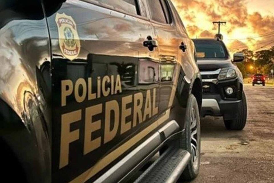 <div style="
                font-size: 18px;
                font-weight: bold;
                color: #0073aa;
                margin-bottom: 5px;
                text-transform: uppercase;
            ">ESTUPRO DE VULNERÁVEL</div>Polícia Federal prende dois foragidos por estupro de vulnerável em Porto Velho
