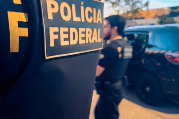 Polícia Federal cumpre prisão de foragido de Rondônia após deportação dos Estados Unidos