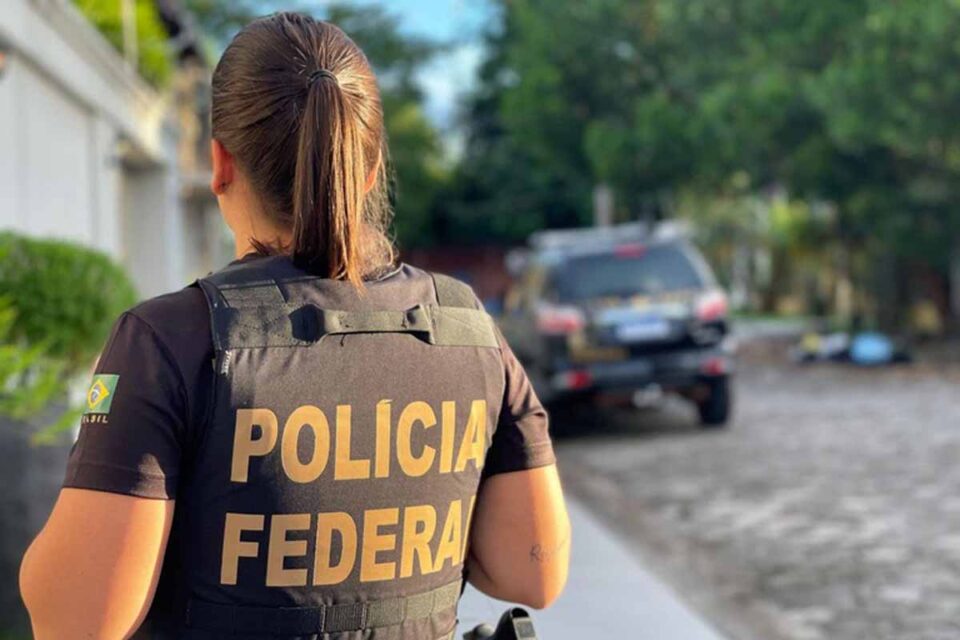 <div style="
                font-size: 18px;
                font-weight: bold;
                color: #0073aa;
                margin-bottom: 5px;
                text-transform: uppercase;
            ">ESTUPRO DE VULNERÁVEL</div>Polícia Federal prende três foragidos por estupro de vulnerável em Porto Velho