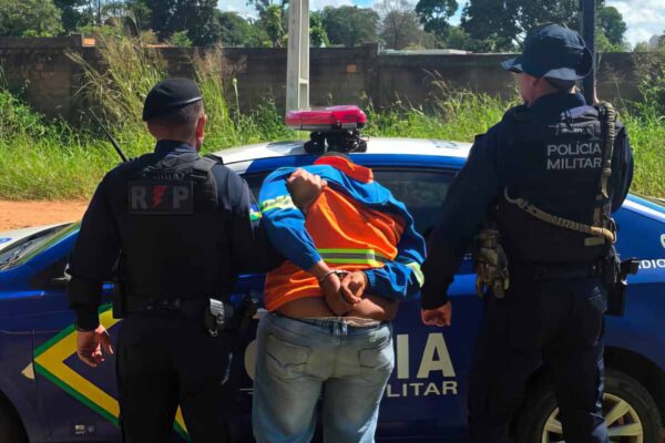 Patrulhamento da Polícia Militar em Ji-Paraná resulta na prisão de foragido com mandado em aberto
