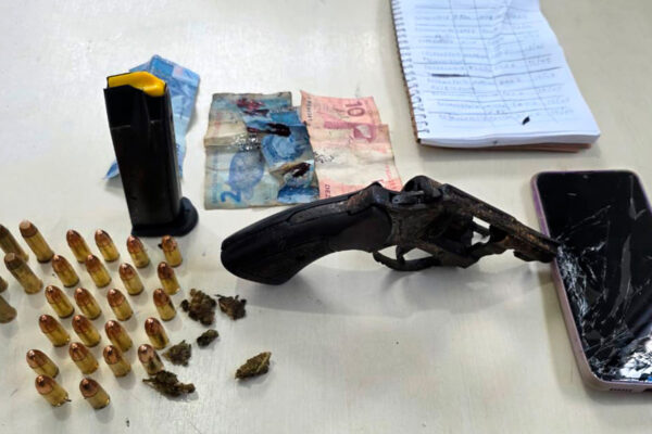 Polícia Militar apreende arma, munições e materiais ligados ao tráfico em Ji-Paraná
