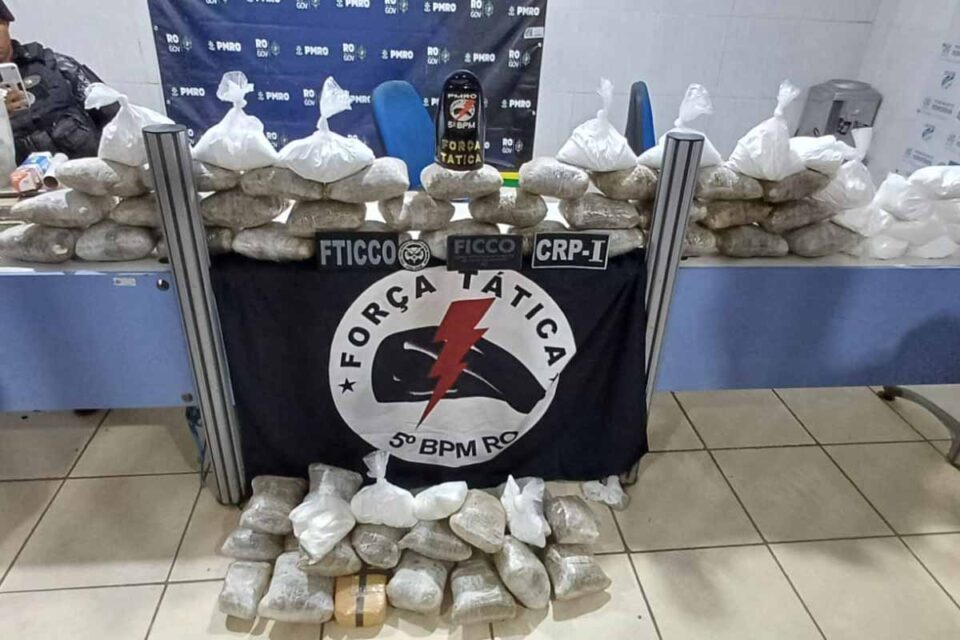 <div style="
                font-size: 18px;
                font-weight: bold;
                color: #0073aa;
                margin-bottom: 5px;
                text-transform: uppercase;
            ">OPERAÇÃO ALQUIMIA</div>Polícia Militar apreende mais de 70 quilos de drogas em imóvel abandonado na zona Leste de Porto Velho