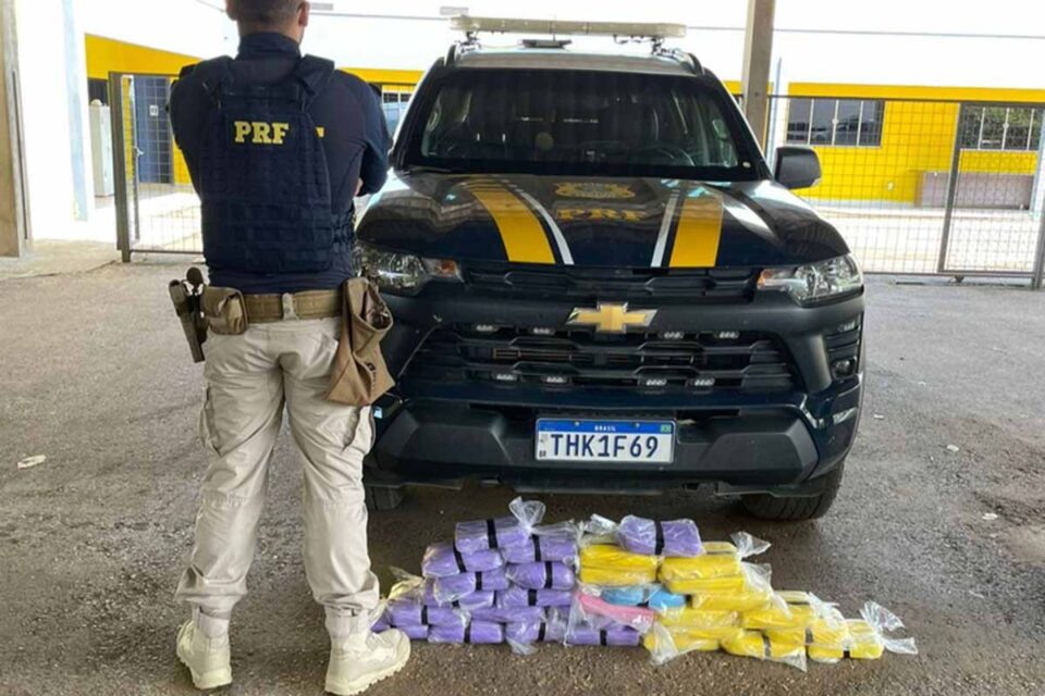 <div style="
                font-size: 18px;
                font-weight: bold;
                color: #0073aa;
                margin-bottom: 5px;
                text-transform: uppercase;
            ">TRÁFICO DE DROGAS</div>PRF apreende mais de 30 kg de cocaína durante abordagem na BR-364 em Ji-Paraná