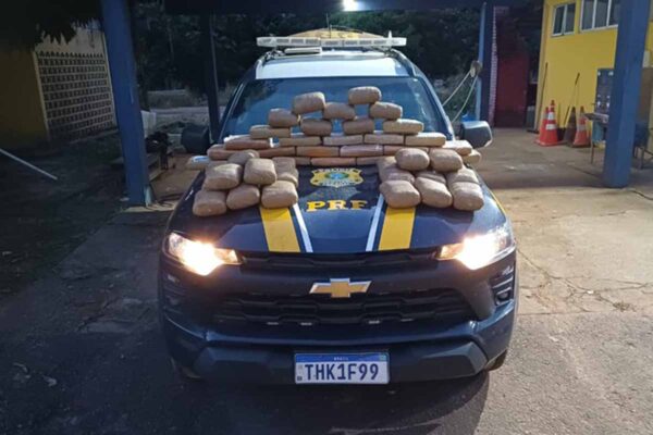 PRF apreende mais de 52 kg de drogas após perseguição na BR-364 em Porto Velho