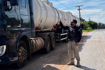 PRF em Rondônia fiscaliza mais de 300 veículos durante operação contra irregularidades no transporte de produtos perigosos