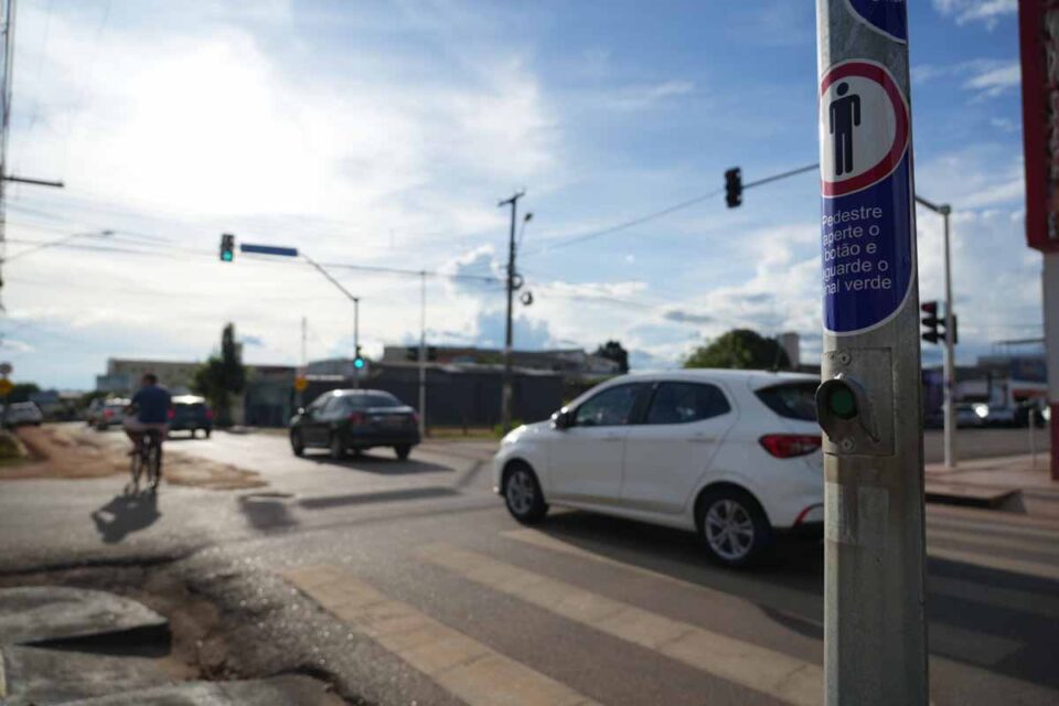 <div style="
                font-size: 18px;
                font-weight: bold;
                color: #0073aa;
                margin-bottom: 5px;
                text-transform: uppercase;
            ">MODERNIDADE</div>Prefeitura de Porto Velho inicia implantação de semáforos inteligentes em vias da capital