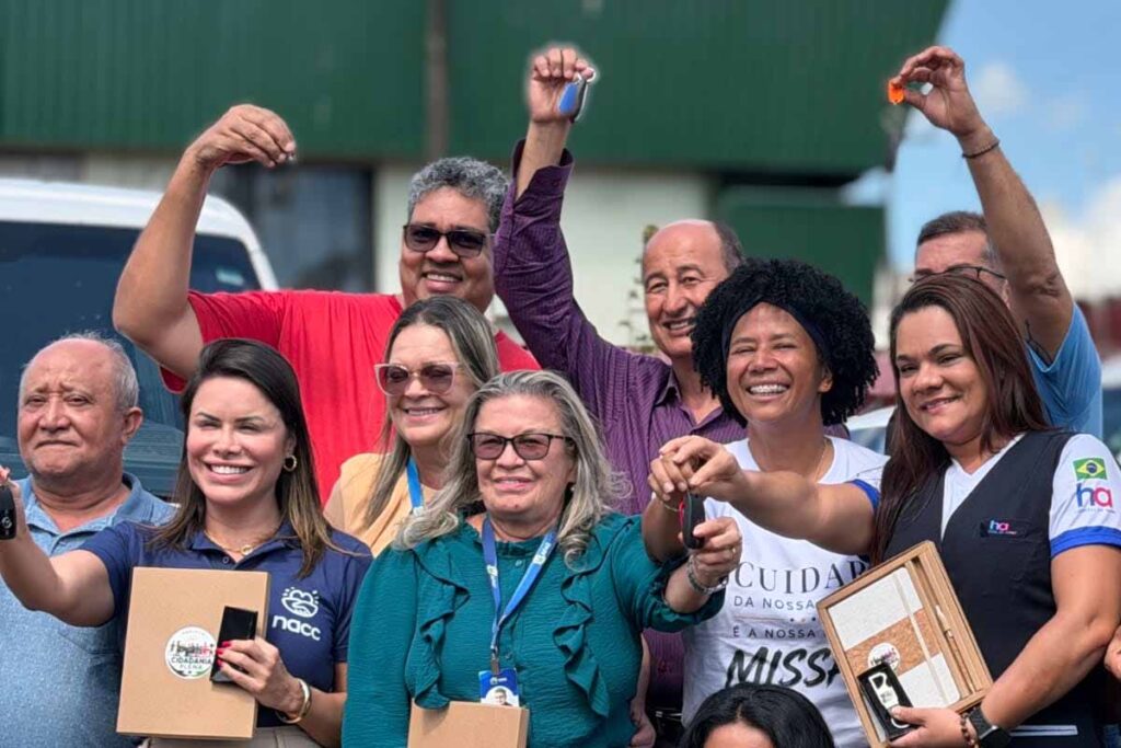 Emendas de Sílvia Cristina garantem dez vans para Apaes e instituições sociais de Rondônia