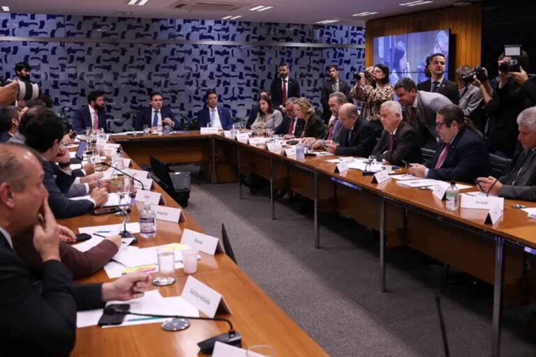 Governo retira urgência do projeto que extingue escala 6x1 e Câmara libera votação de pautas prioritárias