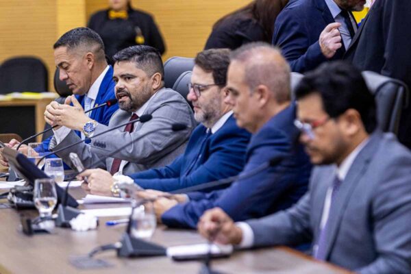 Assembleia de Rondônia aprova PEC que amplia acúmulo de cargos para policiais e bombeiros militares