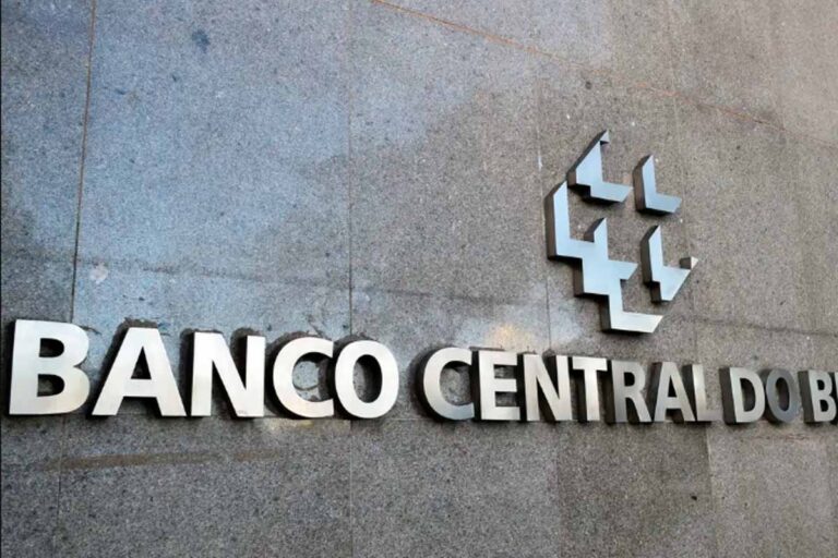 Copom reduz Selic para 14,25% ao ano e sinaliza cautela diante de incertezas globais