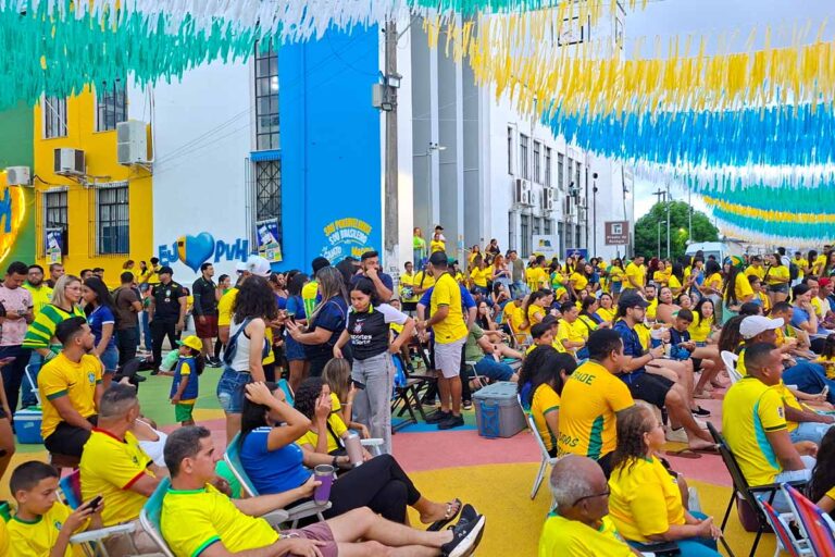 Rua do Hexa atrai milhares de torcedores e celebra vitória do Brasil sobre a Escócia em Porto Velho
