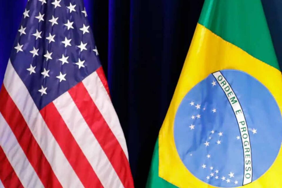 <div style="
                font-size: 18px;
                font-weight: bold;
                color: #0073aa;
                margin-bottom: 5px;
                text-transform: uppercase;
            ">COMÉRCIO INTERNACIONAL</div>EUA ampliam pressão comercial sobre o Brasil com novas tarifas, críticas ao Pix e investigação sobre práticas econômicas