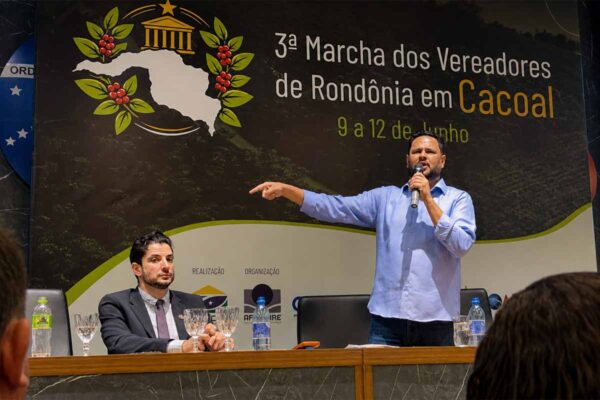 Samuel Costa denuncia interrupção de fala sobre incentivos à soja durante evento da ABRACAM em Cacoal
