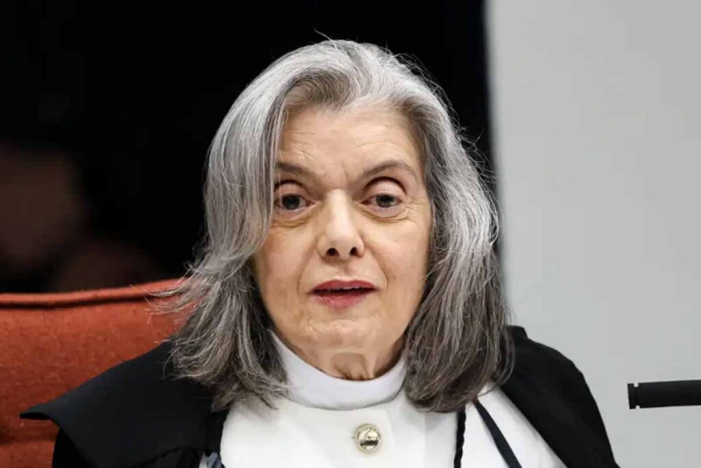 Cármen Lúcia defende confiança no Judiciário e reforça importância de Código de Ética no STF