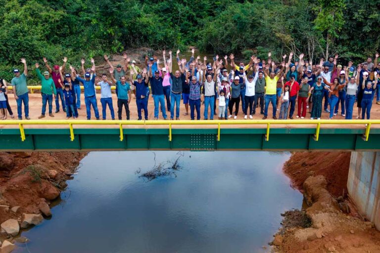 Ismael Crispin participa da entrega de ponte sobre o Rio São Joaquim na Linha 90, em São Miguel do Guaporé