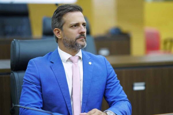 Delegado Lucas propõe prazo de 30 dias para emissão de certidão de tempo de serviço de servidores estaduais