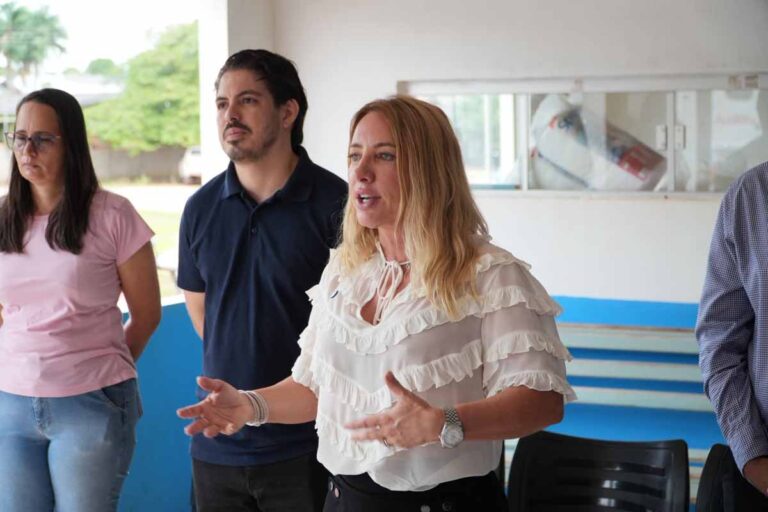 Ieda Chaves entrega van de R$ 300 mil para reforçar transporte de pacientes em Primavera de Rondônia