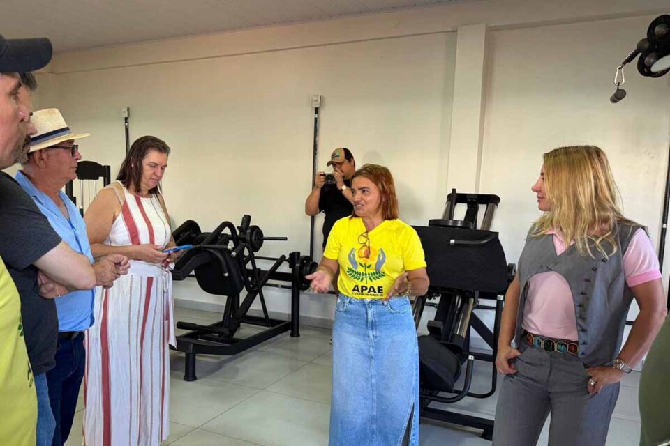 <div style="
                font-size: 18px;
                font-weight: bold;
                color: #0073aa;
                margin-bottom: 5px;
                text-transform: uppercase;
            ">EMENDA PARLAMENTAR</div>Ieda Chaves acompanha entrega de academia para Apae de Alto Alegre dos Parecis após investimento de R$ 80 mil