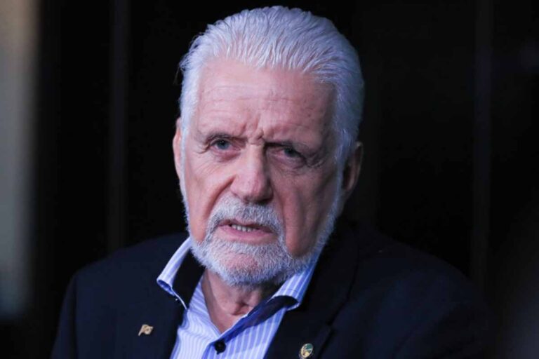 Jaques Wagner deixa liderança do governo no Senado após acordo com Lula