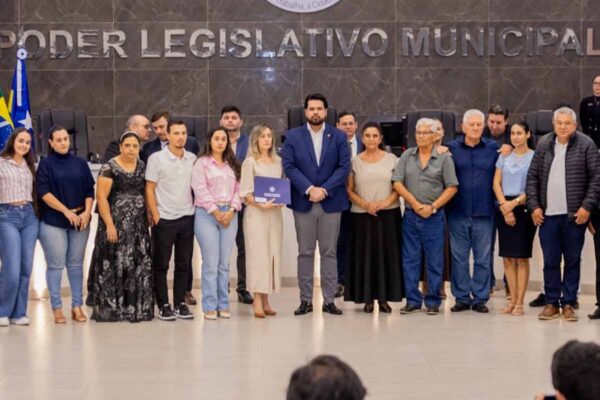Deputado Jean Oliveira entrega Medalha do Mérito Legislativo em homenagem póstuma a ex-vereador de Vilhena