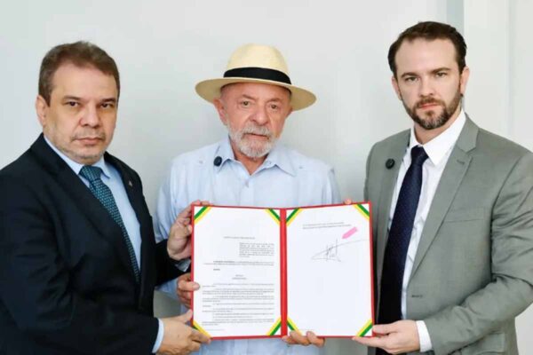 Lula assina decreto para bloquear recursos de bets ilegais e destinar valores ao combate ao crime organizado