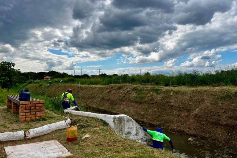 Limpeza do Canal dos Tanques remove mais de 27 toneladas de resíduos em Porto Velho
