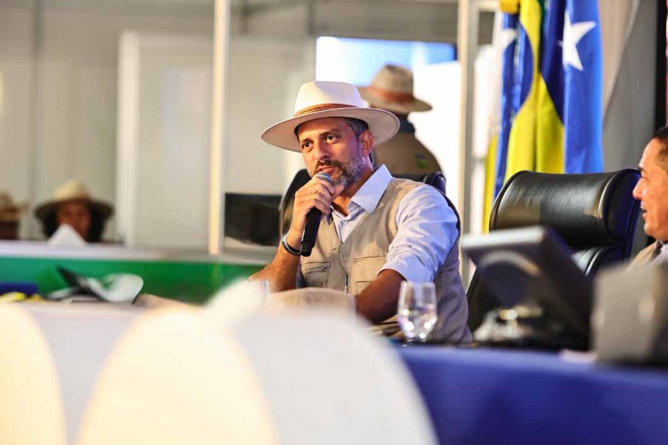 <div style="
                font-size: 18px;
                font-weight: bold;
                color: #0073aa;
                margin-bottom: 5px;
                text-transform: uppercase;
            ">CIDADANIA</div>Delegado Lucas viabiliza mutirão de agendamento para emissão de RG durante a Expobur em Buritis