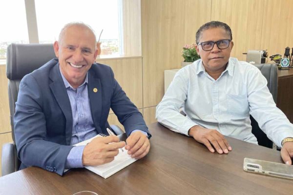 Ezequiel Neiva garante investimento para ampliar estrutura do Cras em Pimenteiras do Oeste