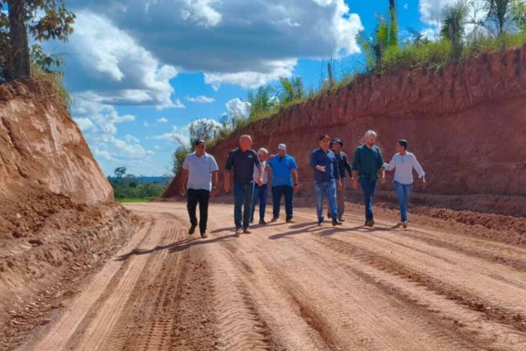 Ezequiel Neiva garante melhorias na Linha 11 e facilita acesso de moradores e produtores em Machadinho do Oeste