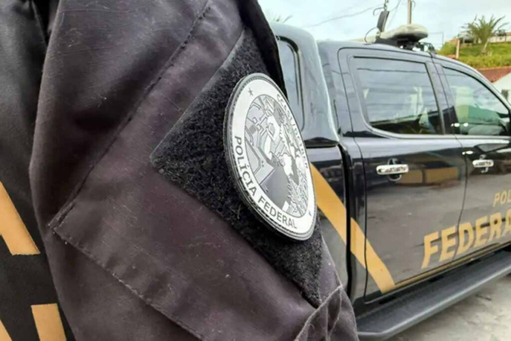 PF prende operadores financeiros do Comando Vermelho e bloqueia quase R$ 500 milhões em bens