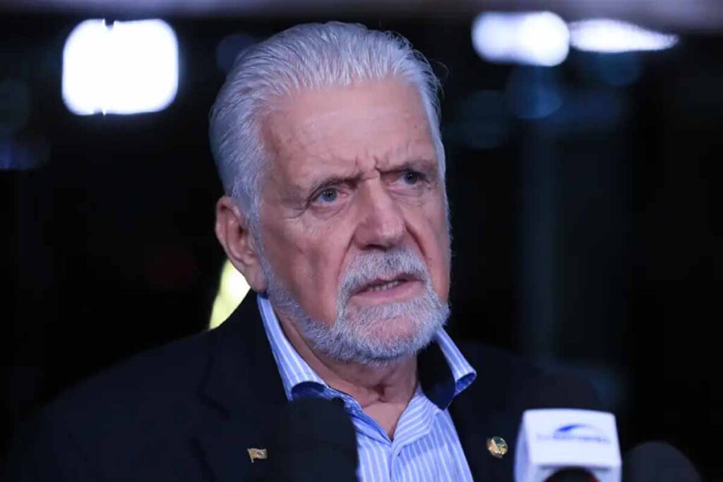 PF aponta supostas vantagens recebidas por Jaques Wagner em investigação sobre Banco Master; senador nega irregularidades