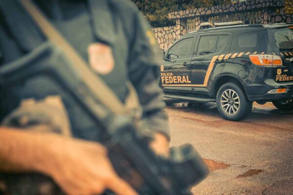 Operação Divisa: PF cumpre mandados e amplia investigação sobre tráfico de drogas em Rondônia