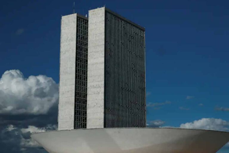 Governo prepara projeto para ampliar limite de faturamento do MEI e permitir mais contratações